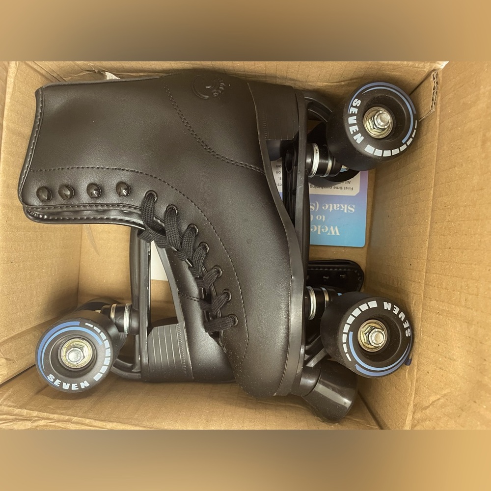 C7Skates Size 4, Black, New (open box).